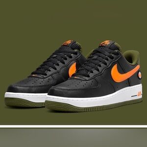 💥Air Force 1 '07 LV8 Men's Sz 10.5 Black Total Orange Rough Green DH7440-001💥
